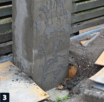 Skydeport: Søjlen pudses. Skydeport: Søjlen pudses.